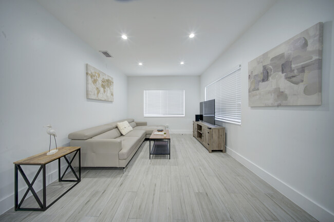 Foto del edificio - 4548 SW 24th Ave