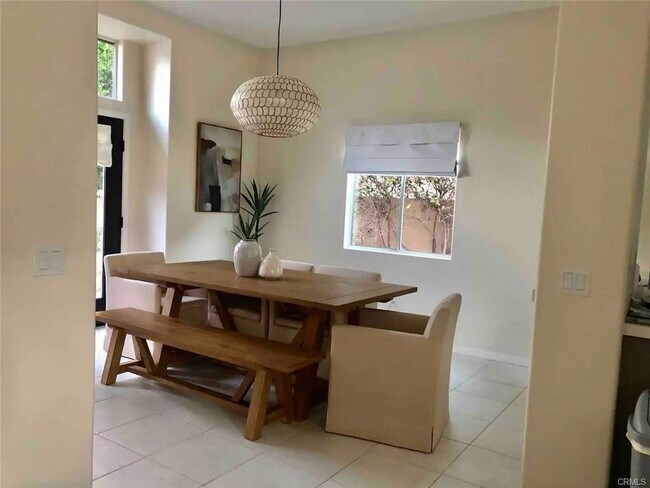 Building Photo - 53420 Avenida Mendoza
