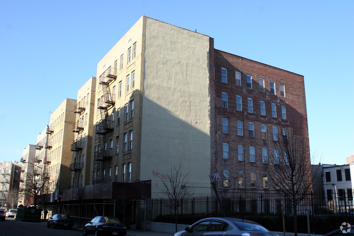 University Avenue III Apartments in Bronx, NY