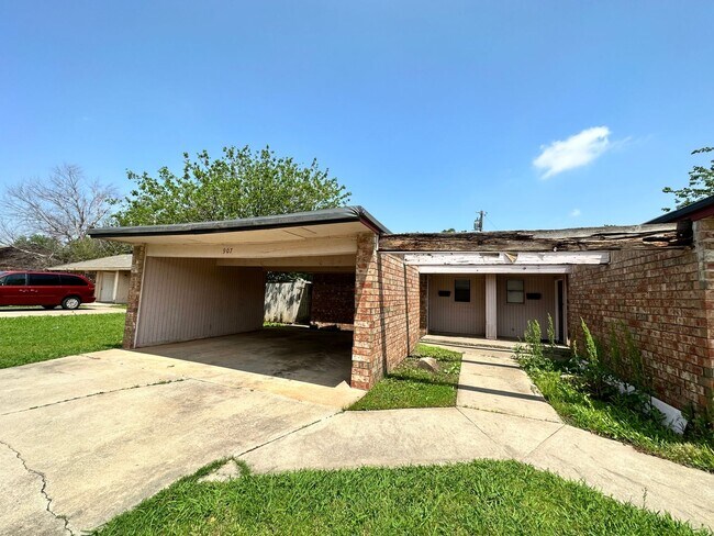 Building Photo - 2 Bed Duplex OKC