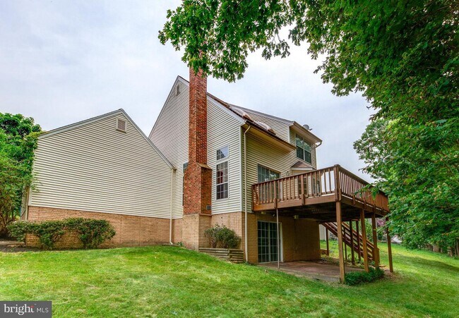 Building Photo - 707 Riverview Ct