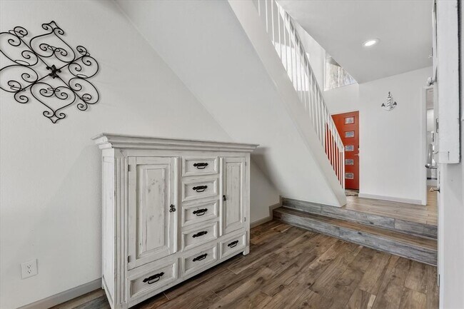 Foto del edificio - 3942 Knollcrest Dr