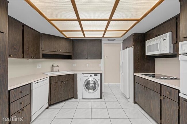 Building Photo - 2066 N Ocean Blvd