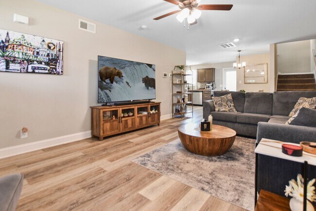 Foto del edificio - Pet Friendly Three Bedroom!
