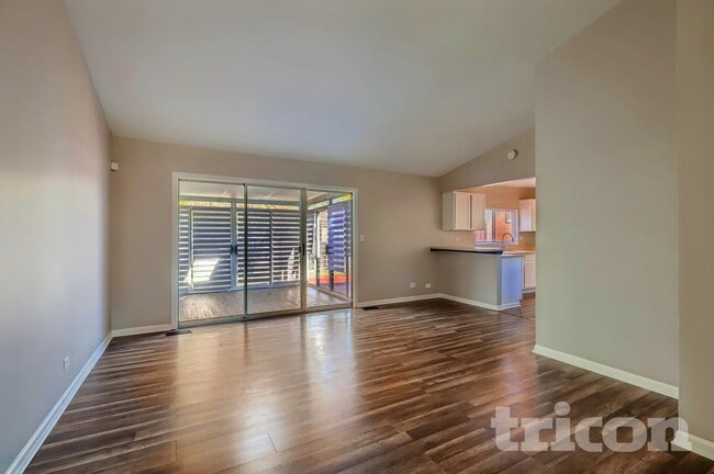 Foto del edificio - 2666 Prairieview Ln