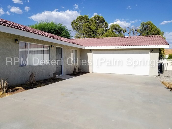 Building Photo - 3 Bedroom Home in Mission Lakes!