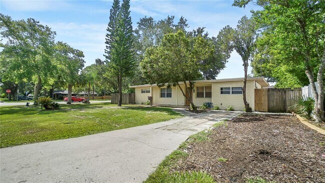 Foto del edificio - 1782 Pine Ave