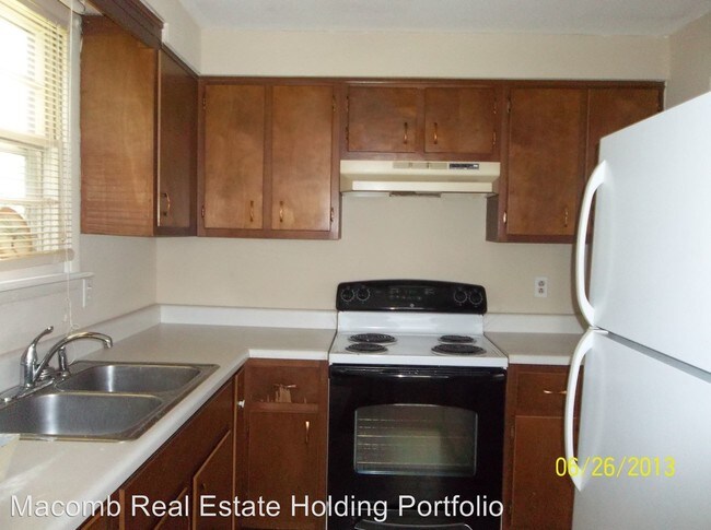 Building Photo - 320 W Barsi Blvd