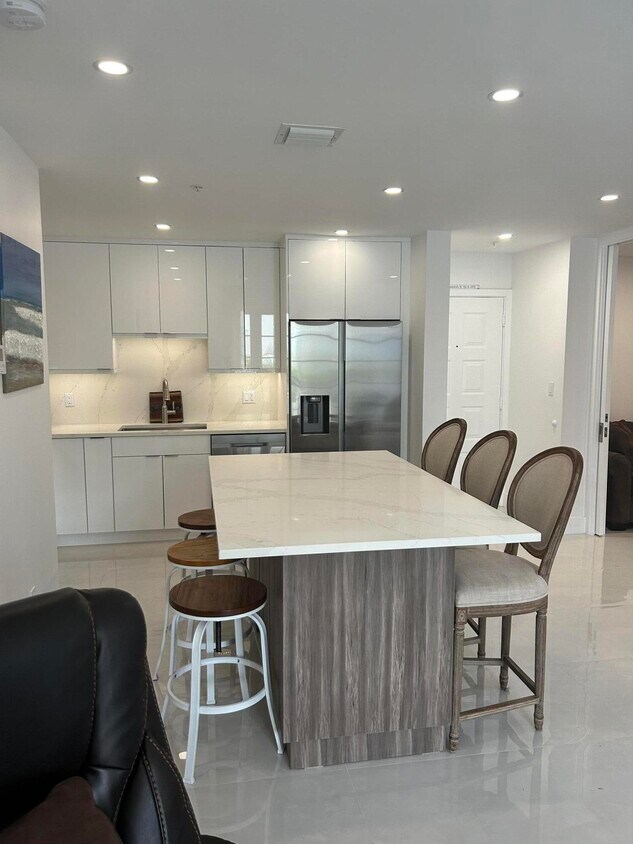 Foto principal - 1203 Town Center Dr