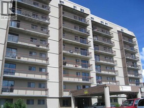 Building Photo - 21 Berkeley Pl W