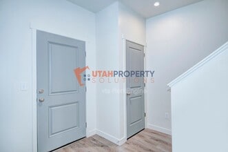 Building Photo - 963 W 540 S