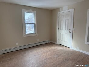 Building Photo - 14 Smith St