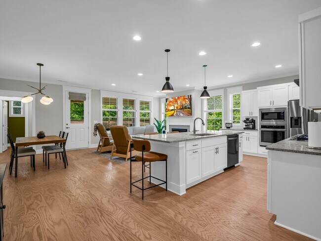 Foto del edificio - 572 Sweet Birch Park Ln