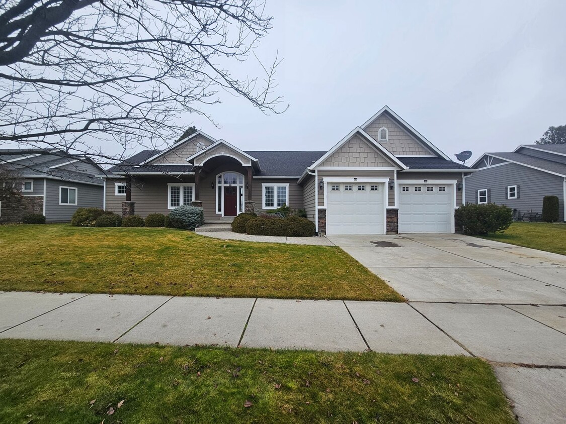 Primary Photo - Breathtaking Home in Cheney