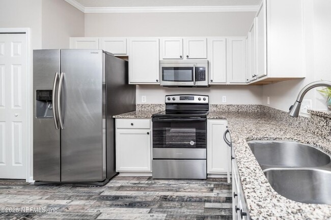 Building Photo - 230 Scrub Jay Dr