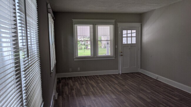 Foto del edificio - 29 Bowling Green Ave