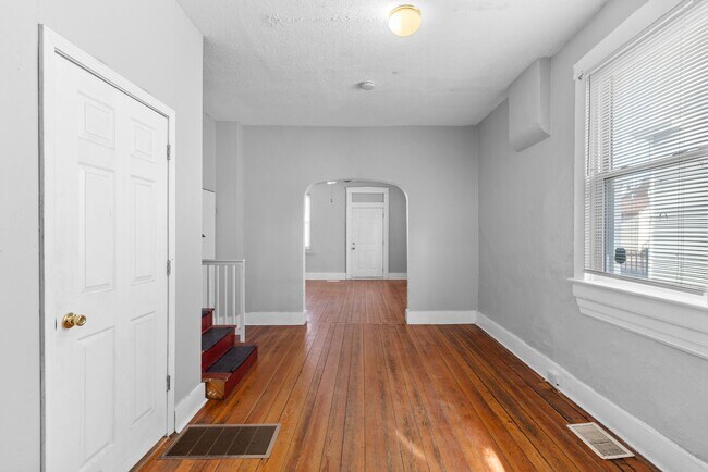 Foto del edificio - 7614-16 Virginia Avenue