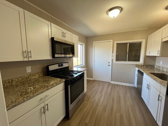 Building Photo - 532 Belmar Dr