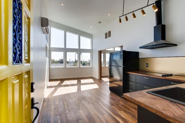 Foto del edificio - 6850 Waite Dr