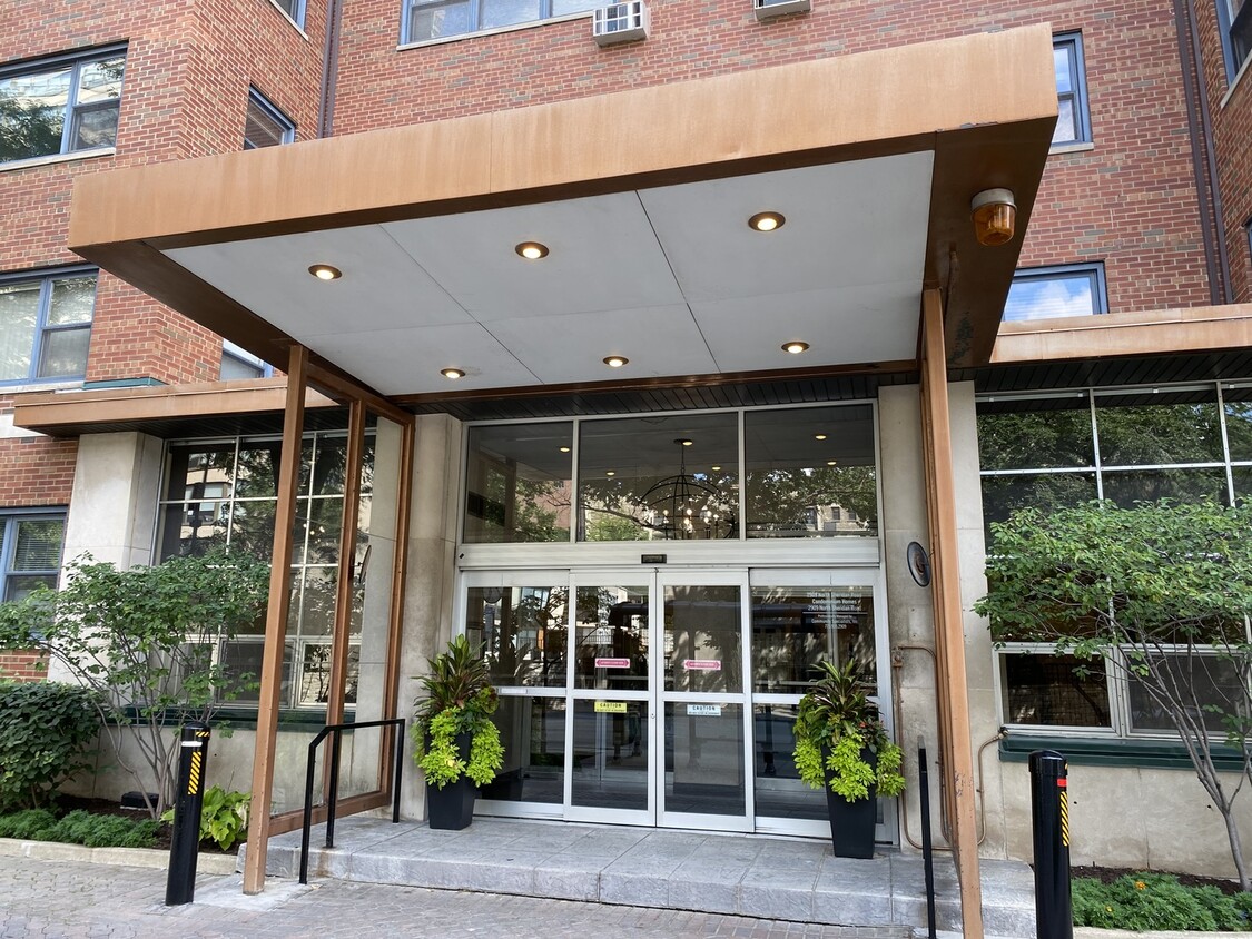 Primary Photo - 2909 N Sheridan Rd