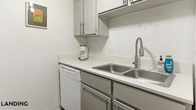 Foto del edificio - 1071 Clayton Ln