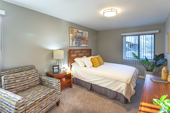 2 BR, 1 BA - Sequoia - 1000 SF - Nemoke Trails