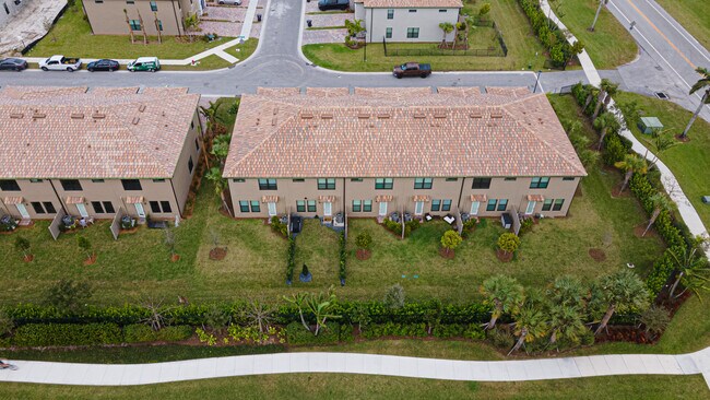 Foto del edificio - 8648 Escue St