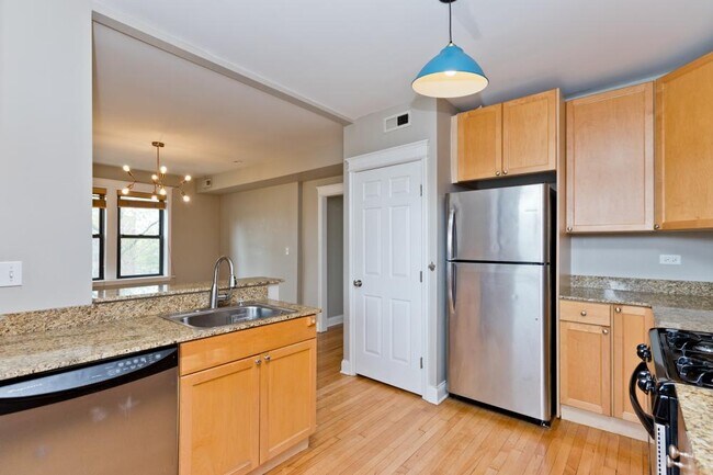 Photo - 2 bedroom in Chicago IL 60618 Apartment