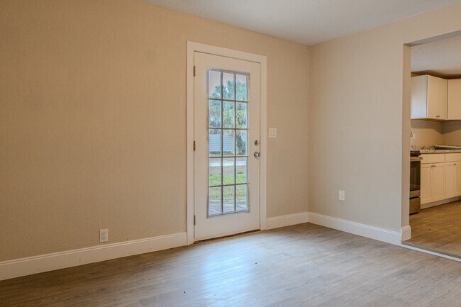 Building Photo - 129 W Church St