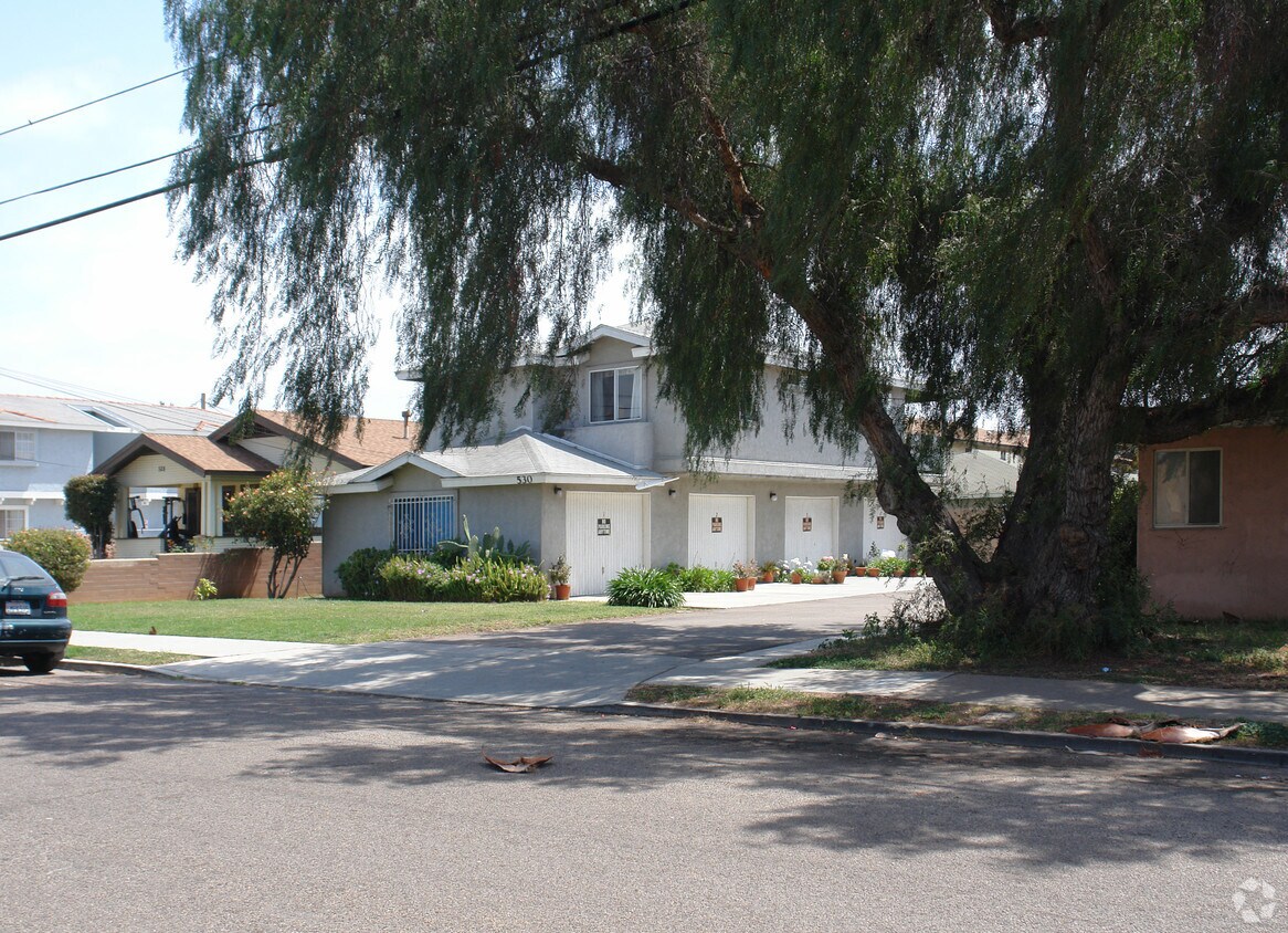 Primary Photo - 530 Flower St