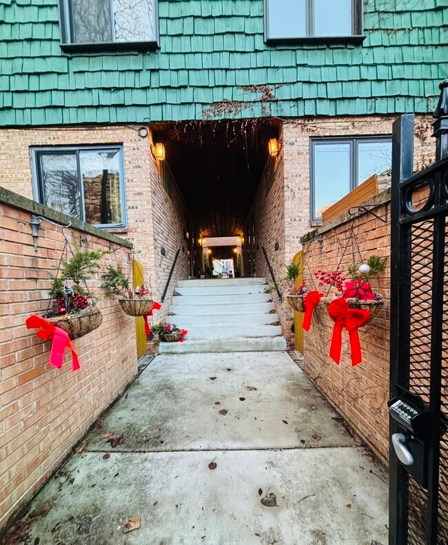 Building Photo - 1630 N Sedgwick St