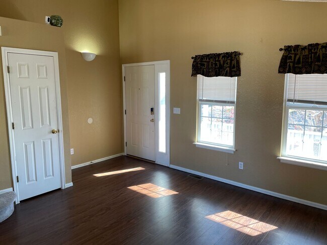 Foto del edificio - Lovely 3 Bed 3 Bath Home in Cherry Creek S...
