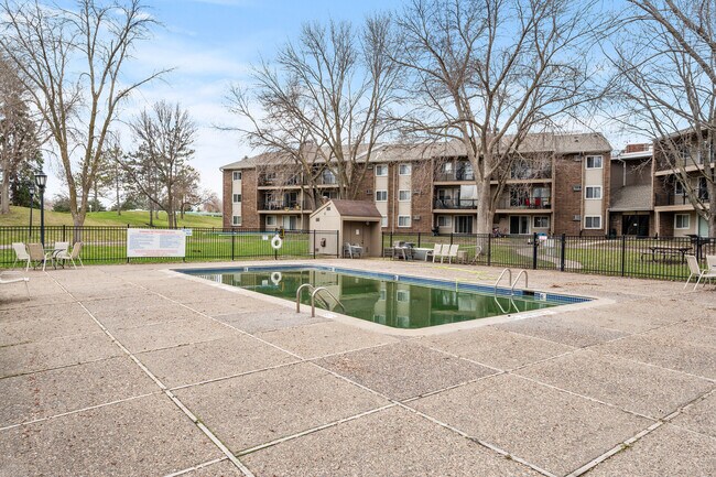 Foto del edificio - 3850 Plymouth Blvd