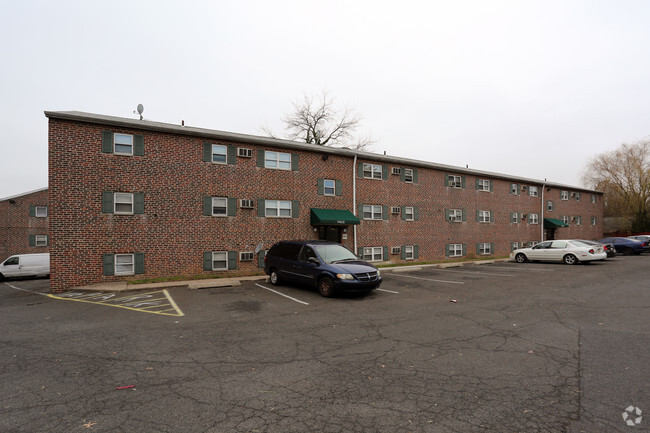 Building Photo - Oxford Plaza Apartments