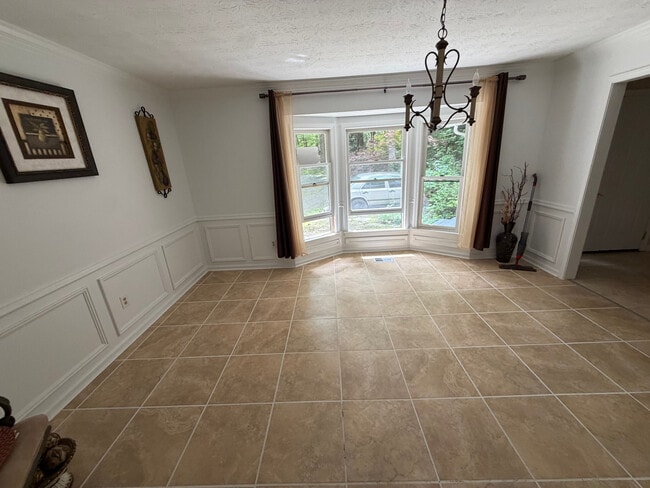 Building Photo - Room in House on Lilburn Stone Mountain Rd
