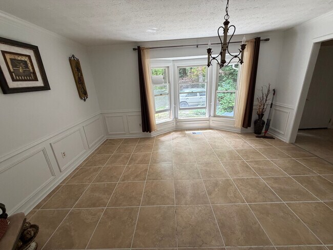 Foto del edificio - Room in House on Lilburn Stone Mountain Rd