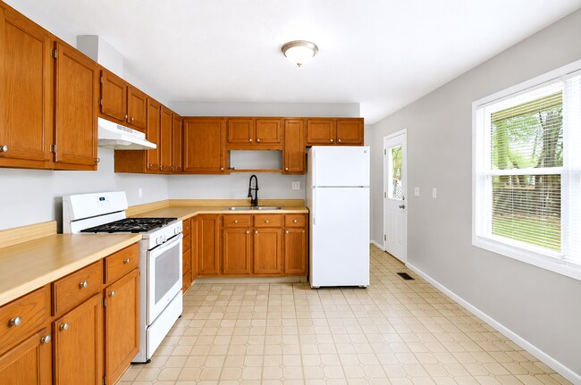 Building Photo - 3641 N Richardt Ave