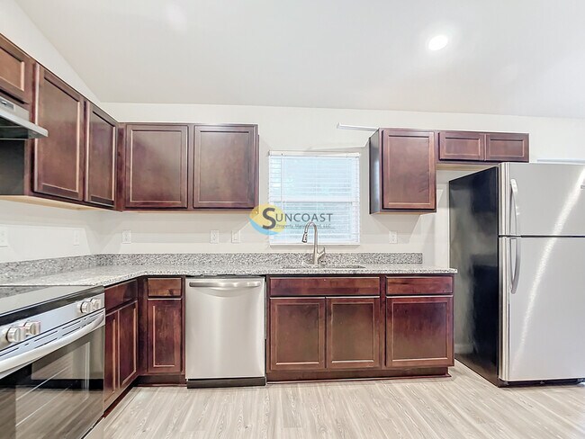 Foto del edificio - 1039 Birchcrest Blvd
