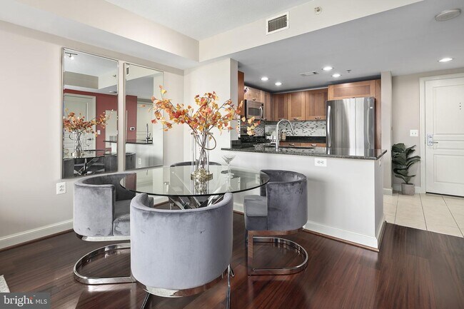 Foto del edificio - 2451 Midtown Ave