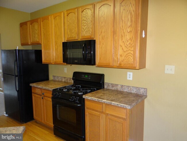 Building Photo - 412 Nottingham Ln