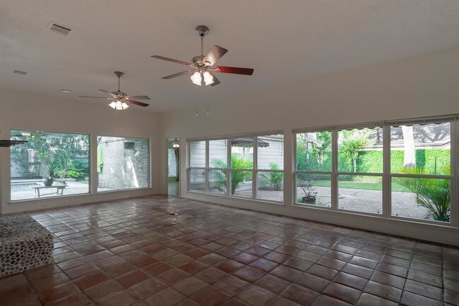 Foto del edificio - 1538 Wood Lodge Dr