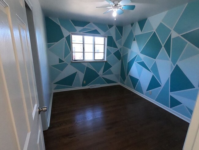 Building Photo - Beautifully remodeled 3 bed 2.5 bath house in Broomfield