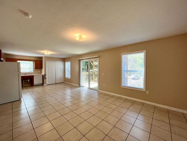 Building Photo - 8 Zell Ln