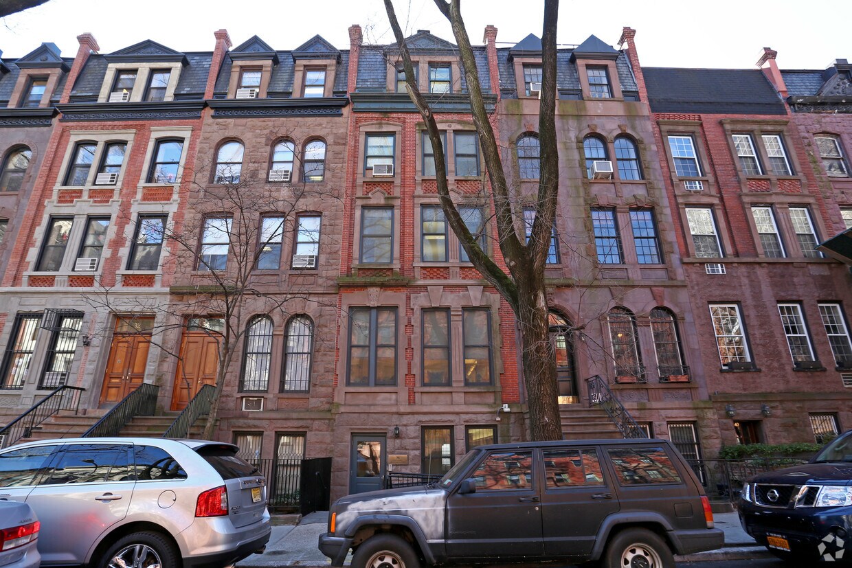 Building Photo - 36 W 94th St