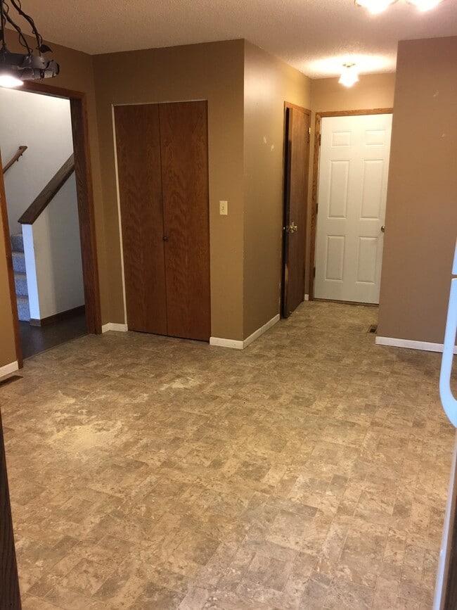 Building Photo - Springbrook Duplex