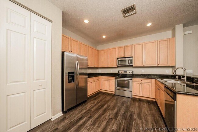 Foto del edificio - 7617 Jewelwood Dr