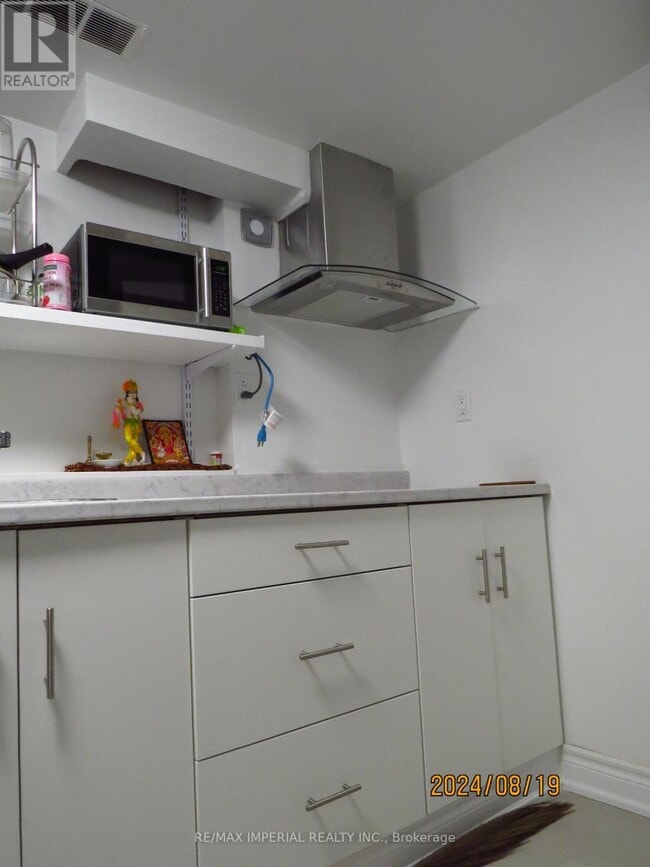 Building Photo - 47 Kempsell Crescent