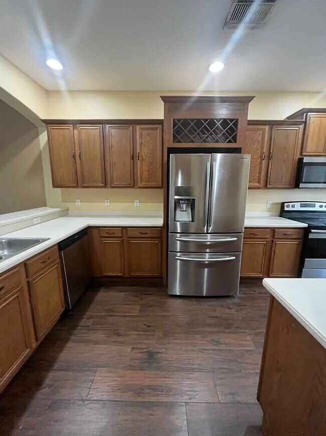 Building Photo - 5 bedroom now available in Wyndham Lakes