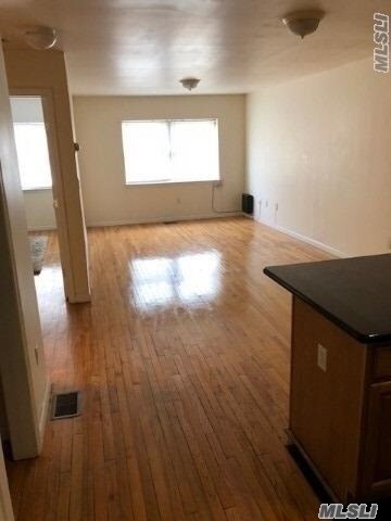 Building Photo - 427 Amber St