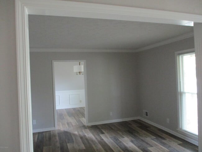 Building Photo - 2901 Creekside Dr